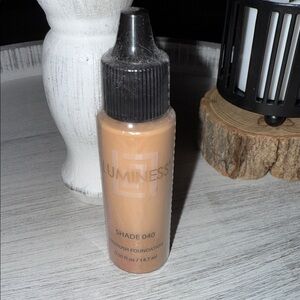 Luminess Airbrush Foundation in Warm Beige Shade 040 SEALED
